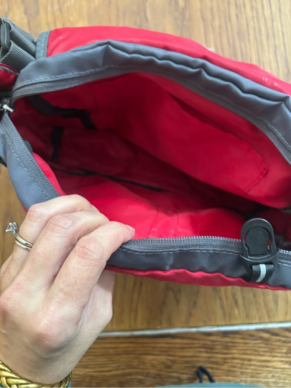 SwissGear Gray Messenger Bag with Red Accents